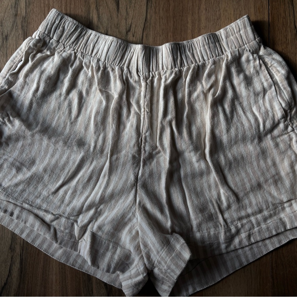 Abercrombie & Fitch Women's Cream Striped Shorts